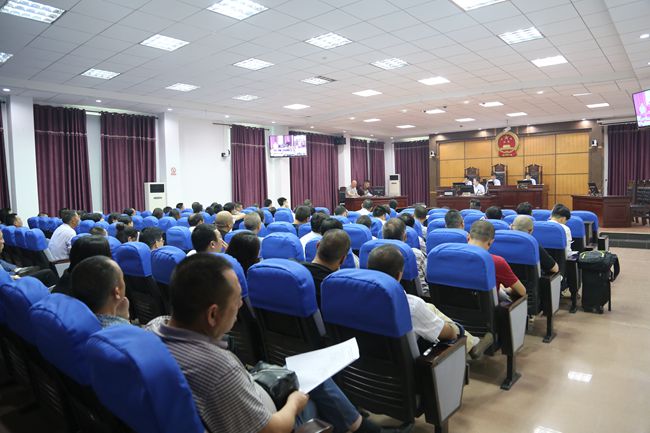 利川法院召开听证会听取破产清算案件债权人意见（图 丁宏）_副本.jpg