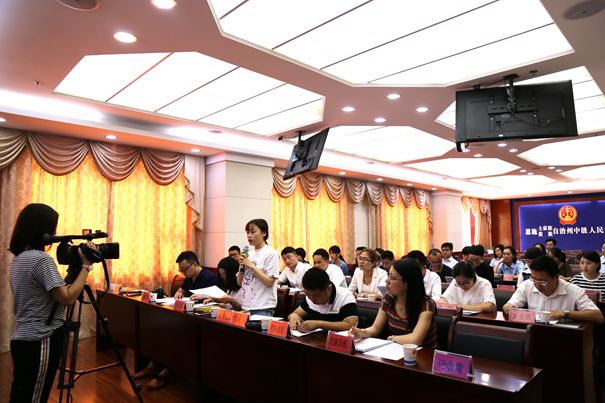 新闻发布会3.jpg