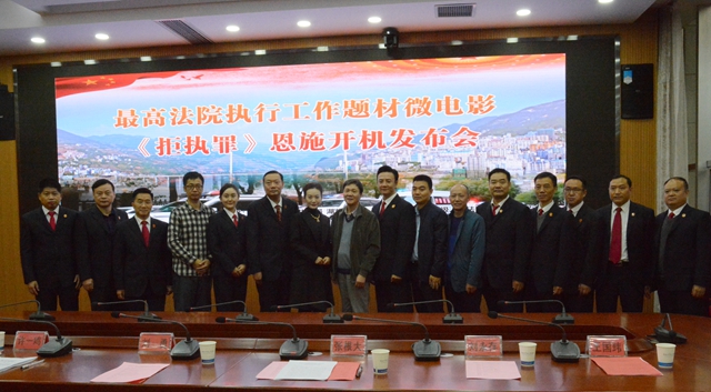 合影_副本.jpg 合影_副本.jpg