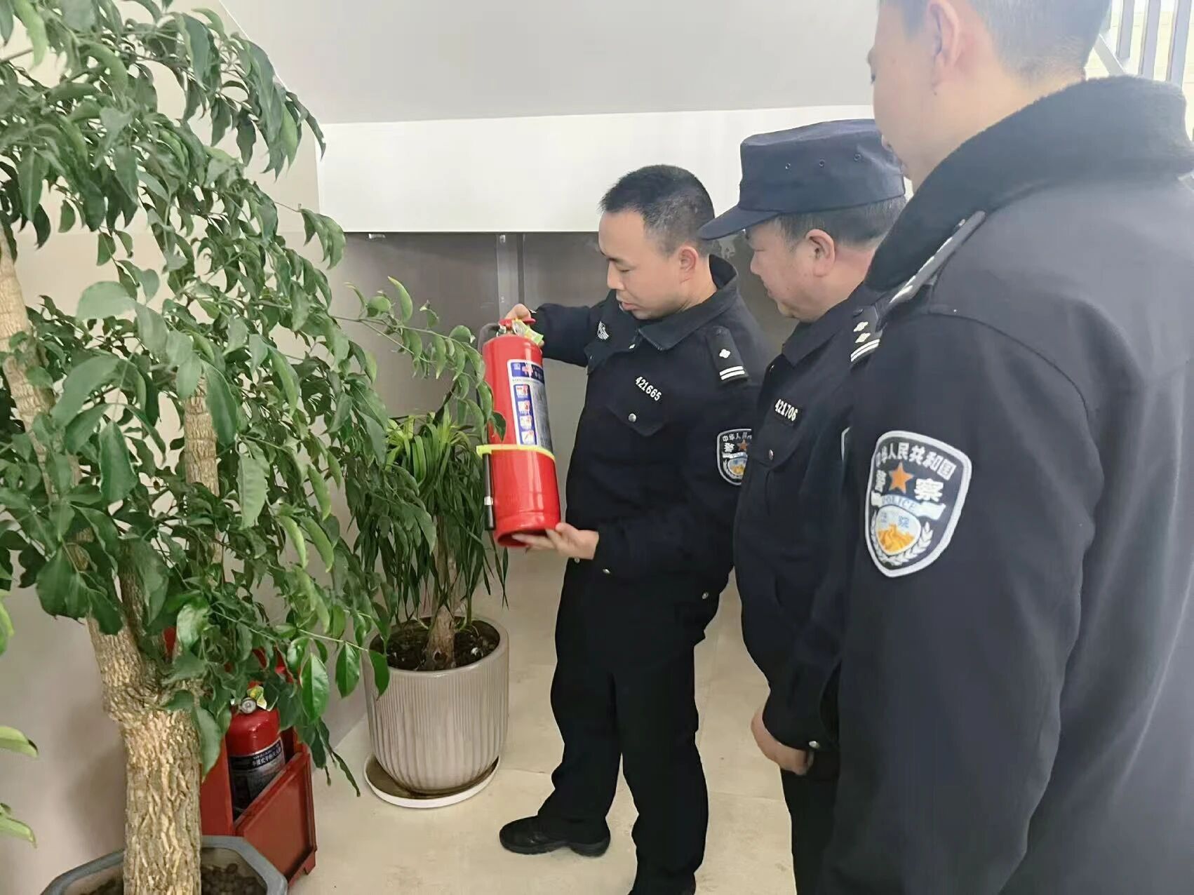 2.27法警支队.jpg 2.27法警支队.jpg